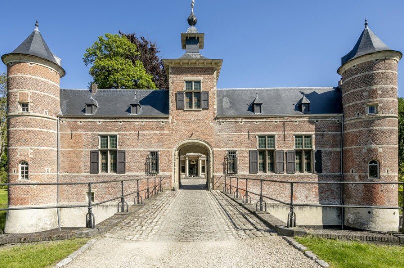 Kasteel Pulhof, Wijnegem, Belgium